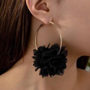 ✨Elegant Black Floral Hoop Earrings